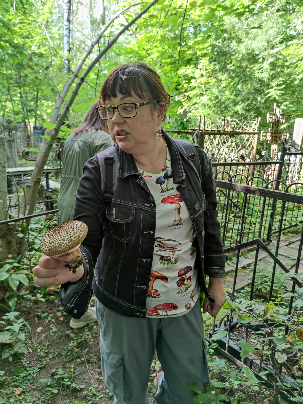 Грибы и гробы: по старинному кладбищу Нижнего Новгорода с микологом — фото 7