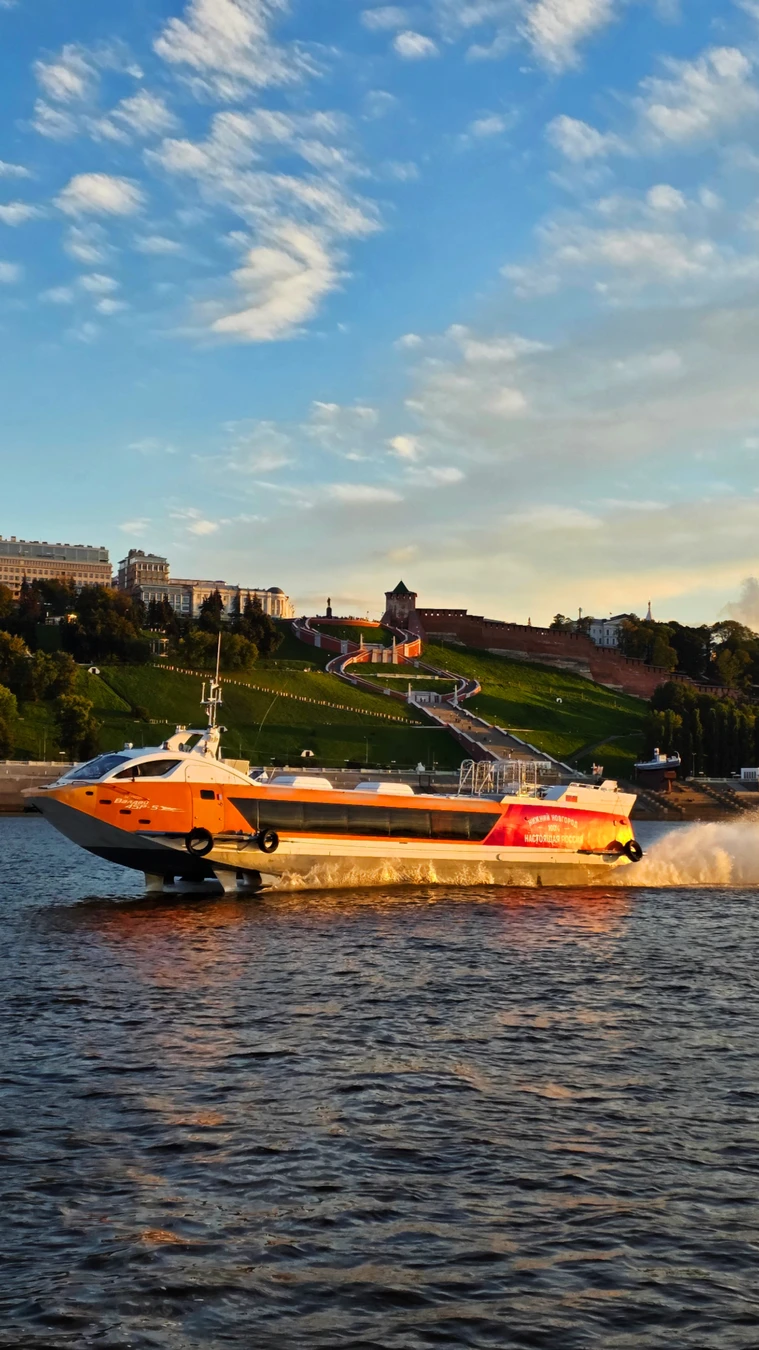 Нижний Новгород на большом катере: мосты, набережные, панорамы — фото 12