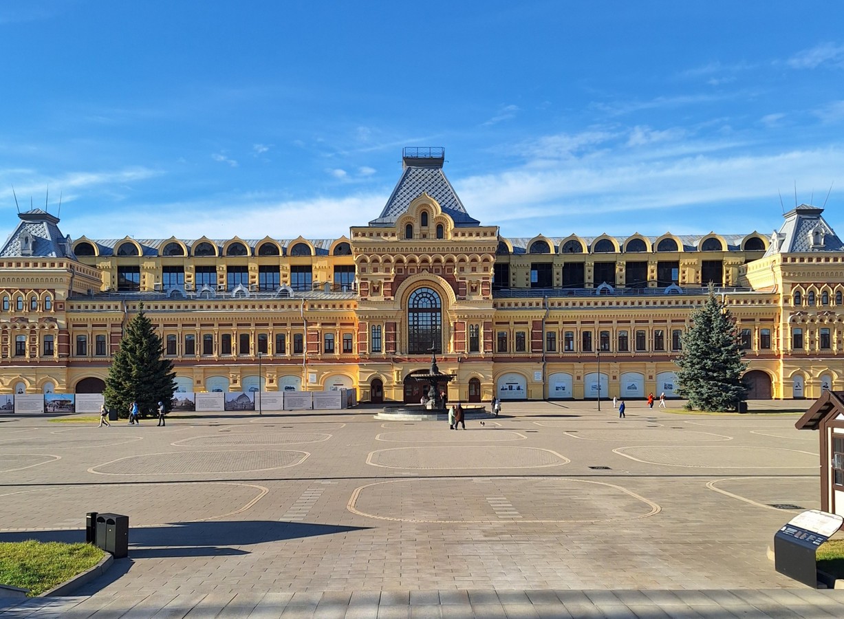 Ярмарка контрастов в Нижнем Новгороде: две грани, два мира, две реки