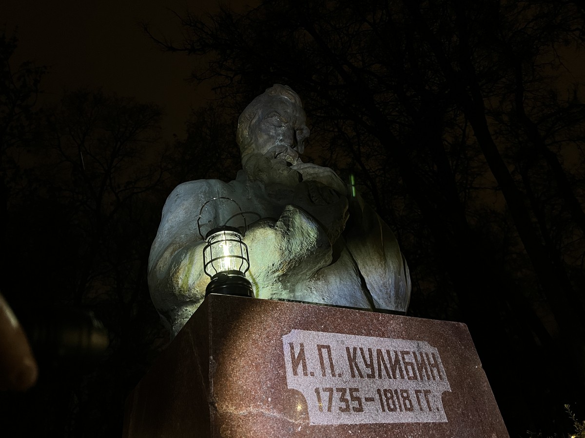 По таинственному парку Кулибина в темноте — фото 5